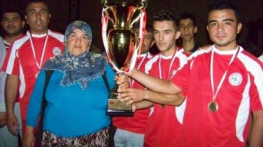 Akbez&rsquo;de Halı Saha Turnuvasında Kupa Sahibini Buldu.