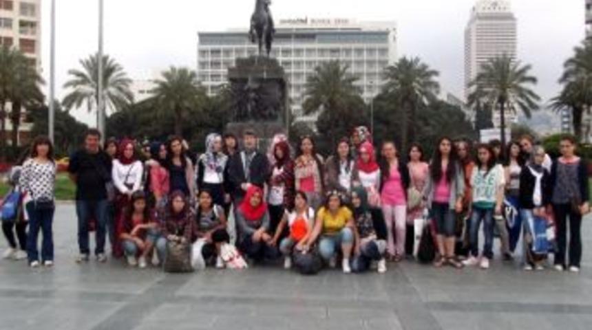 &Ouml;ğrenciler Dokuz Eyl&uuml;l &Uuml;niversitesi'ni Gezdi