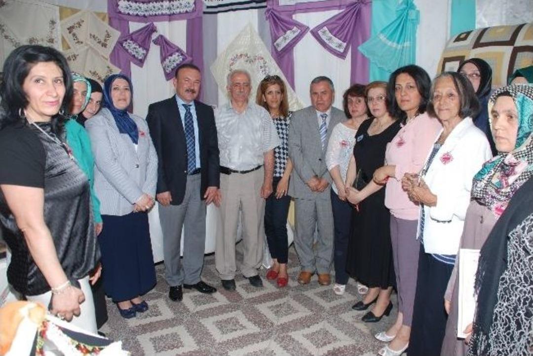 İzmek Kursiyerlerinin El Emekleri G&ouml;r&uuml;c&uuml;ye &Ccedil;ıktı