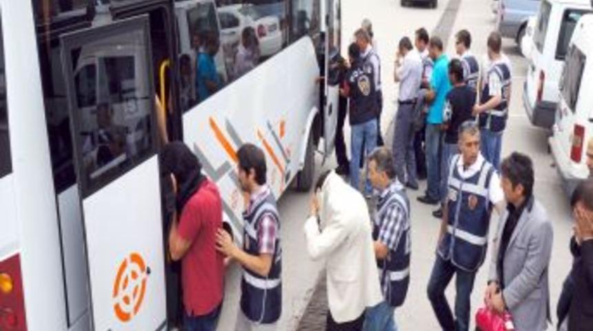 Oto Hırsızlarına &lsquo;Transfer&rsquo; Operasyonu: 15 G&ouml;zaltı