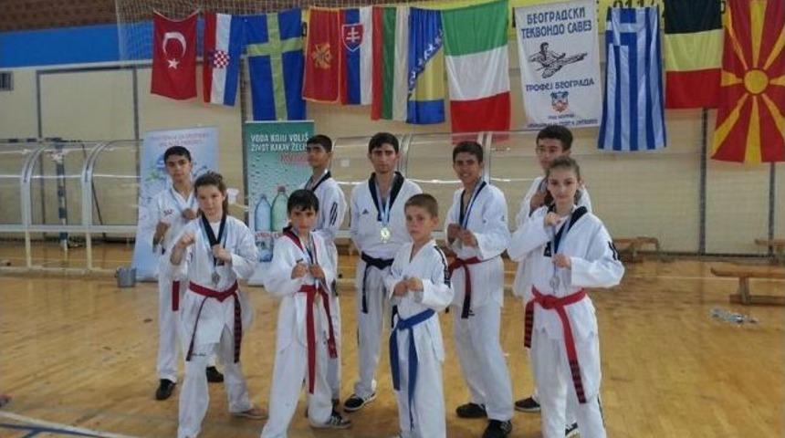 Edirne Belediyesi Tekvando Takımı Sırbistan&rsquo;dan Madalyalarla D&ouml;nd&uuml;