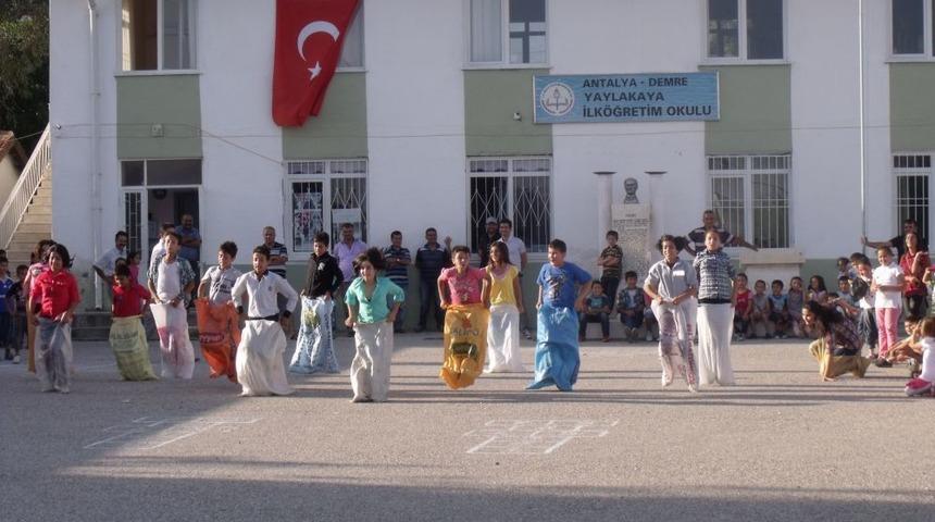 Yaylakaya İlk&ouml;ğretim Okulu Katmer Şenliği D&uuml;zenledi