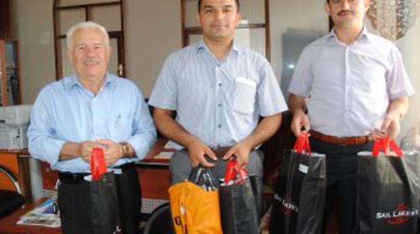 Yarışmaya Katılan &Ouml;ğrenciler I&ccedil;in Ayrılan Ayakkabılar Alınmayınca Camide Kaldı