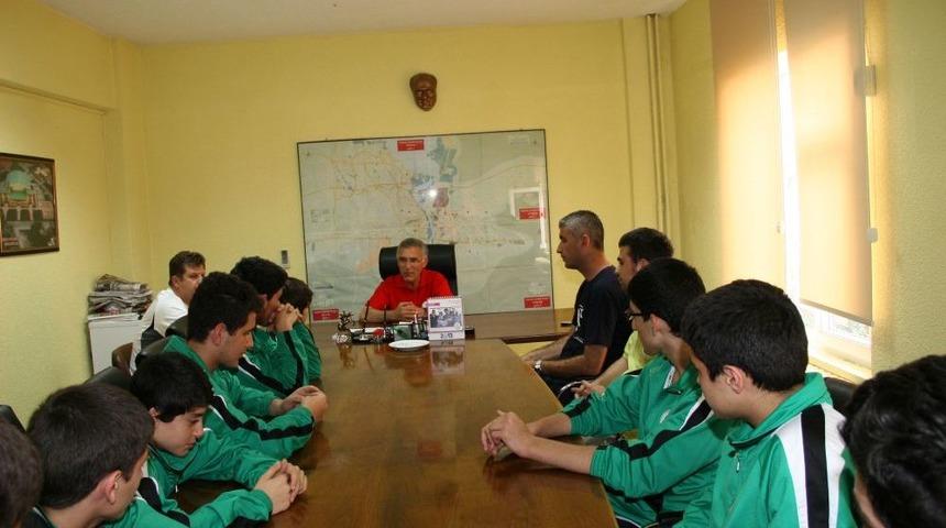 Hadi: Başarılı Kul&uuml;pleri Destekleyeceğiz