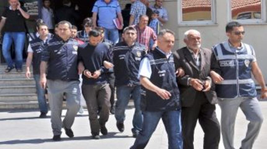 Yanlışlıkla &Ouml;ld&uuml;r&uuml;len 5 Kişinin &Ouml;l&uuml;m&uuml;yle Ilgili 4 Azmettirici Yakalandı