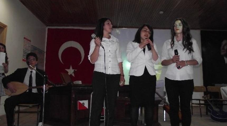 Akkuşlu &Ouml;ğrencilerin Tiyatro G&ouml;sterisi B&uuml;y&uuml;k İlgi G&ouml;rd&uuml;