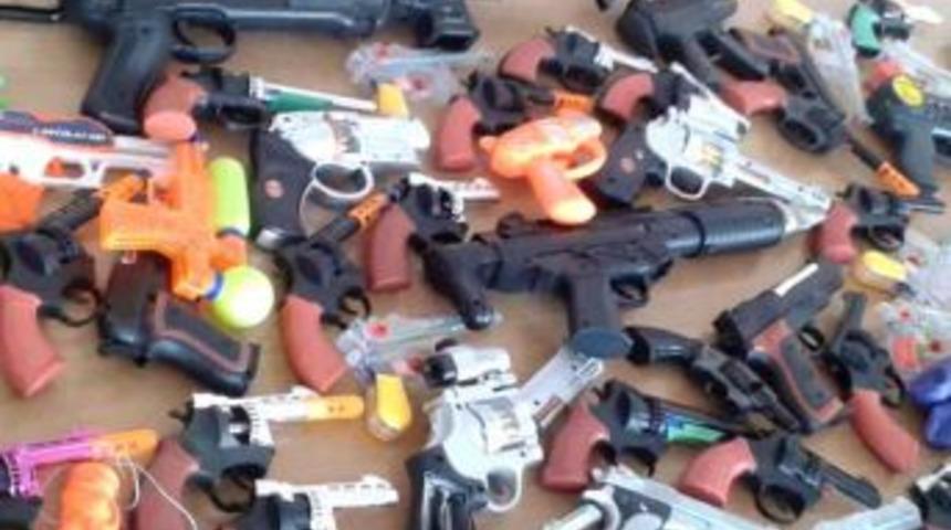 Oyuncak Silahlar, Oyuncak Polis Arabası Oldu