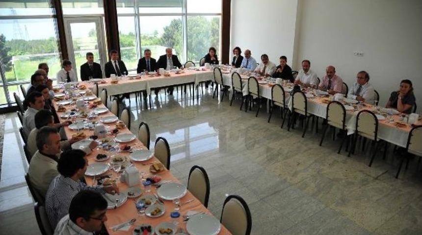 Sa&uuml;&rsquo;de G&ouml;reve Başlayan &Ouml;ğretim &Uuml;yeleri İ&ccedil;in Tanışma Yemeği D&uuml;zenlendi