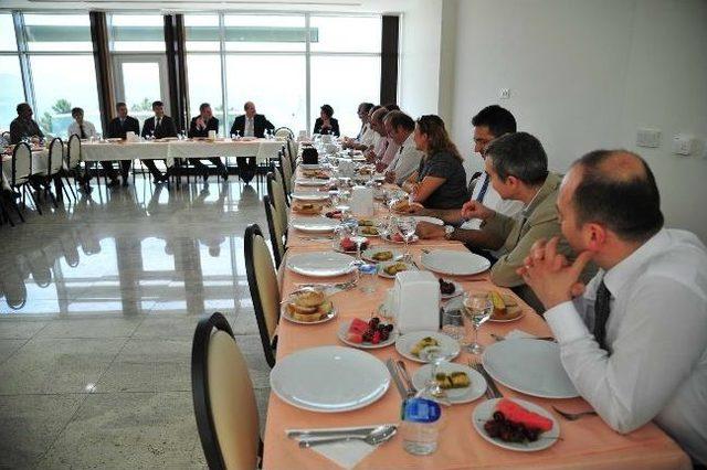 Sa&uuml;&rsquo;de G&ouml;reve Başlayan &Ouml;ğretim &Uuml;yeleri İ&ccedil;in Tanışma Yemeği D&uuml;zenlendi 2