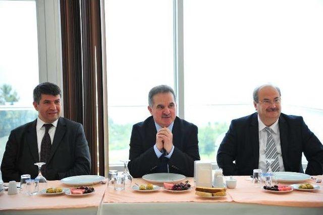 Sa&uuml;&rsquo;de G&ouml;reve Başlayan &Ouml;ğretim &Uuml;yeleri İ&ccedil;in Tanışma Yemeği D&uuml;zenlendi 3