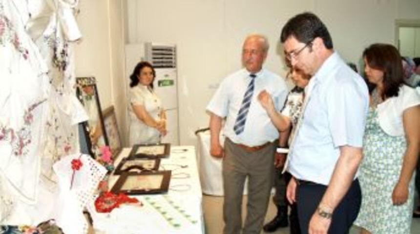 Bergama Halk Eğitim Sergisinde El Sanatları G&ouml;r&uuml;c&uuml;ye &Ccedil;ıktı