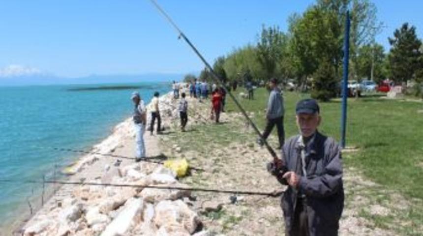 Sigara Y&uuml;z&uuml;nden Ses Tellerini Kaybetti