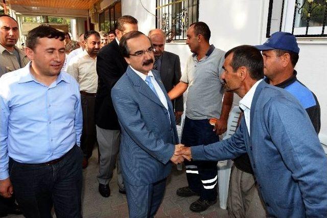 Vali Coş, Karaisalı&rsquo;da Vatandaşlarla Bir Araya Geldi 2