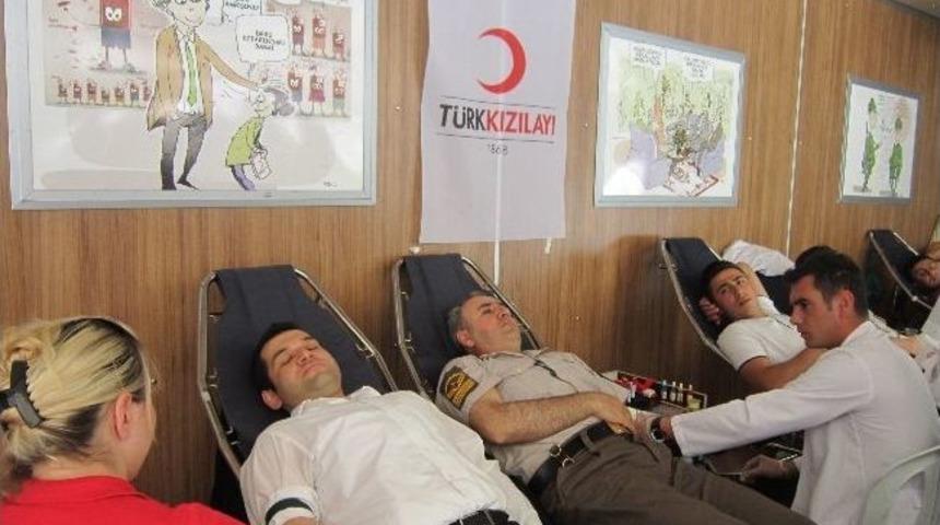 Kumru&rsquo;dan Kızılay&rsquo;a 208 &Uuml;nite Kan