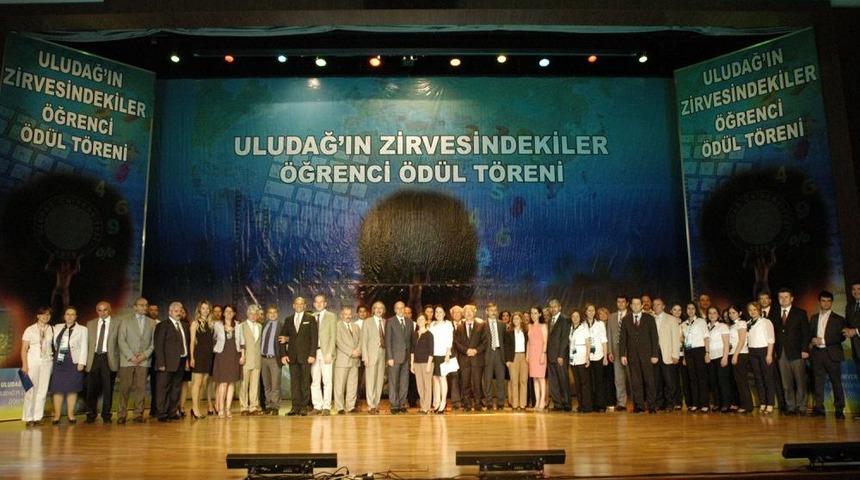 Uludağ &Uuml;niversitesi'nin Başarılı &Ouml;ğrencileri &Ouml;d&uuml;llendirildi