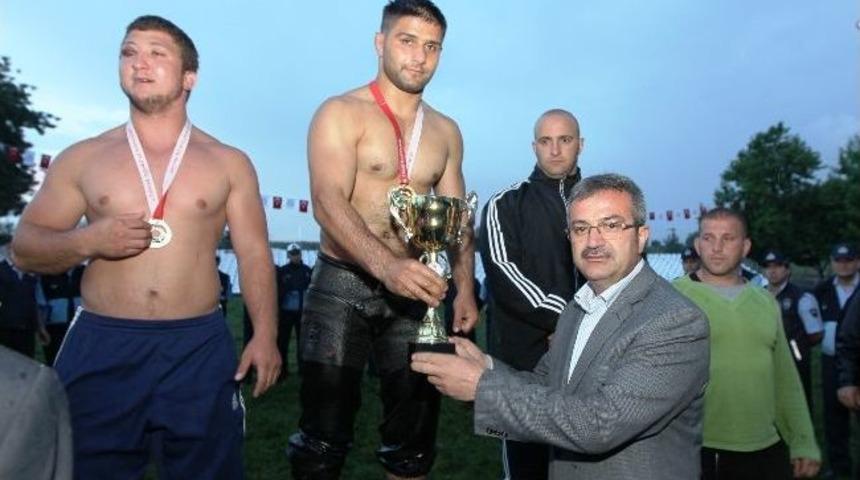 H&uuml;nkar &Ccedil;ayırı'nda Başpehlivanlar Ge&ccedil;idi