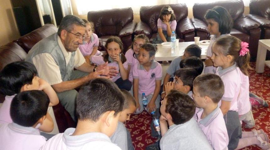 Serhat Koleji Öğrencileri, Huzurevi Sakinlerini Sevindirdi