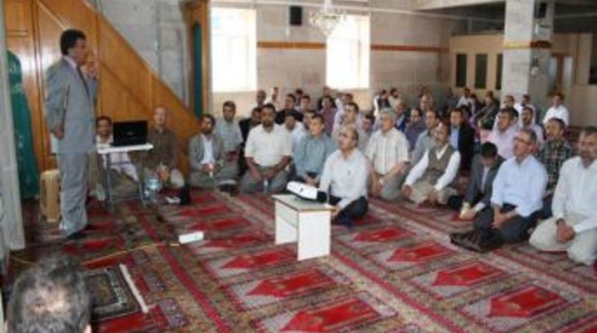 Yahyalı'da Din G&ouml;revlilerine Kur'&acirc;n Kursu Semineri Verildi