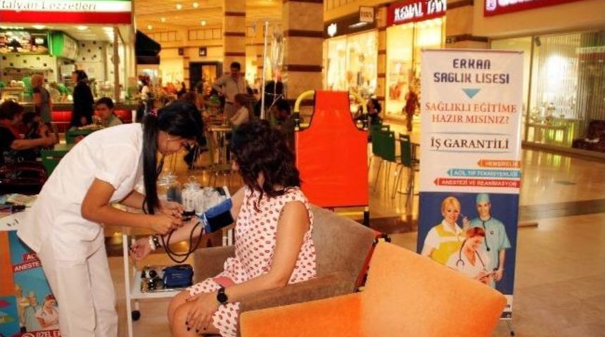 Erkan&rsquo;ın Sağlık&ccedil;ılarından Vatandaşa Hizmet