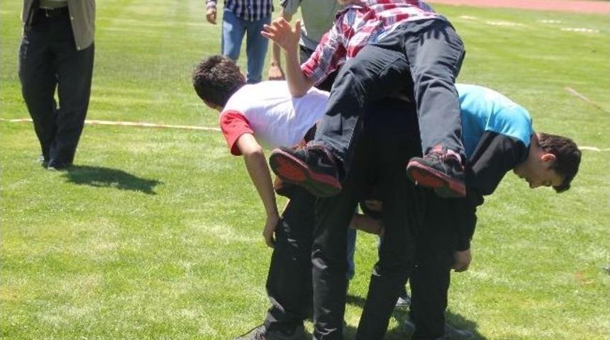 Erzurum&rsquo;da &ldquo;dedenle Aşık Atar Mısın&rdquo; Şenlikleri D&uuml;zenlendi