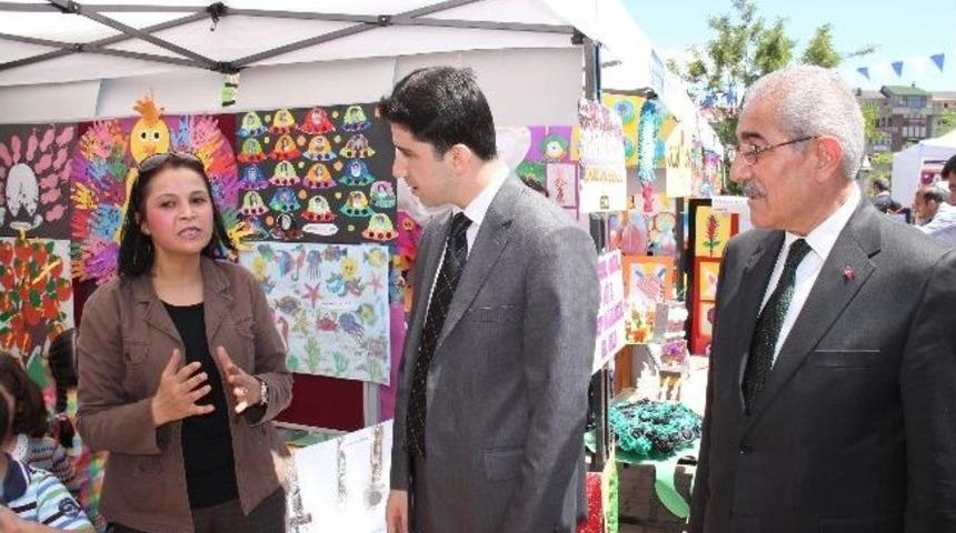 &Ouml;ğrencilerden Yılsonu Sergisi