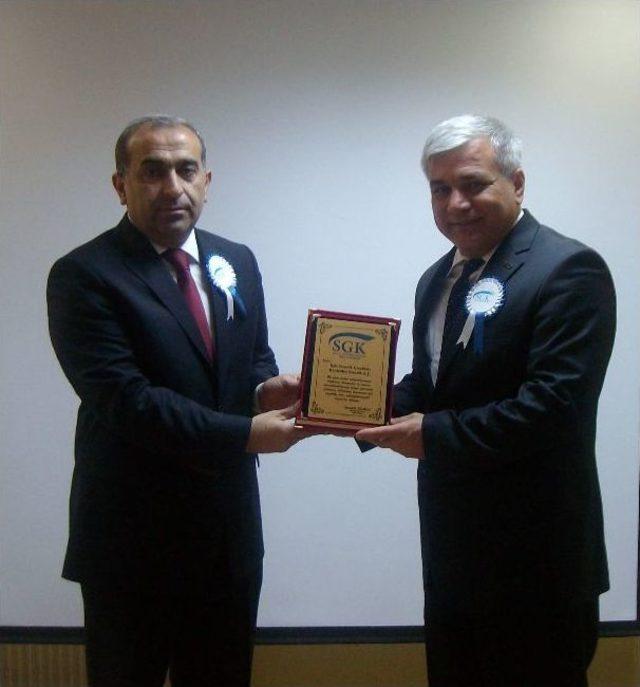 Yozgat Sgk En &Ccedil;ok Prim &Ouml;deyen 10 İş Vereni Plaketle &Ouml;d&uuml;llendirdi 1