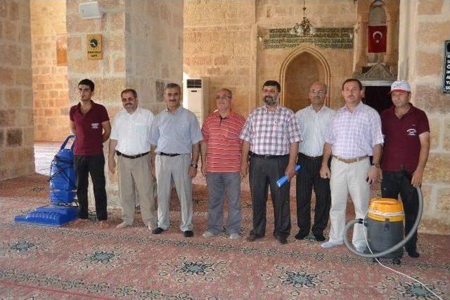 Kozan&rsquo;da Camilerde Temizlik &Ccedil;alışması 1