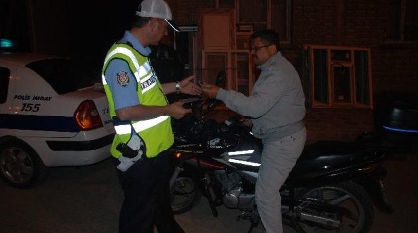 Tosya'da Trafik Kontrolleri Devam Ediyor