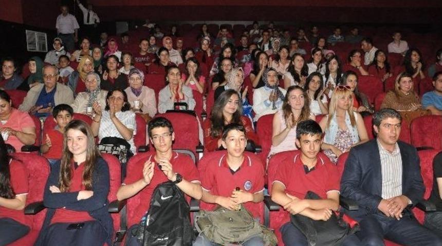 Yerk&ouml;y&rsquo;de Tiyatro G&ouml;sterisi Beğeni Topladı