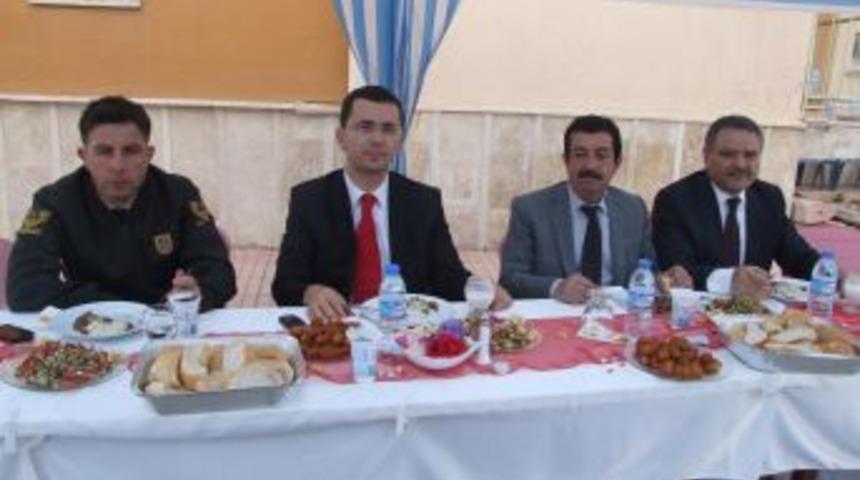 Kaymakam &Ouml;zt&uuml;rk: Eğitim Ailede Başlayıp Okulda Devam Eder