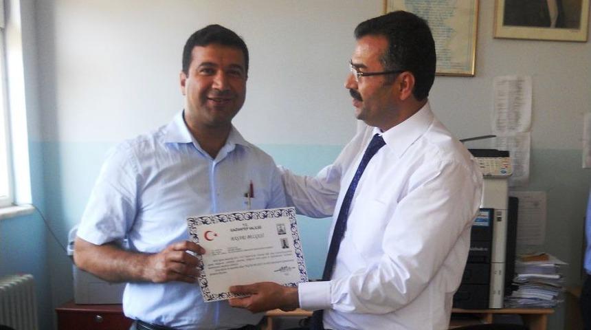 Anadolu İmam Hatip&rsquo;e Validen Başarı Belgesi