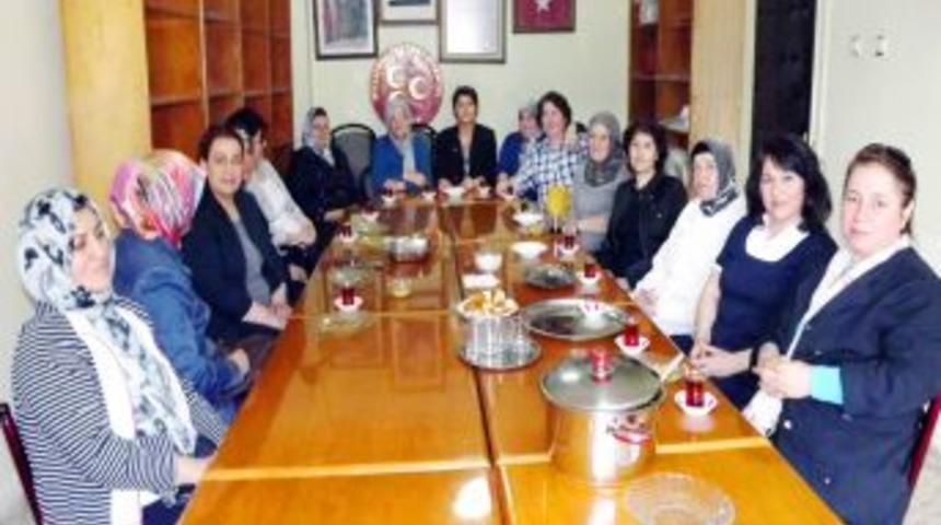 MHP&rsquo;li Kadınlar Kaynaşma Yemeğinde Bir Araya Geldi