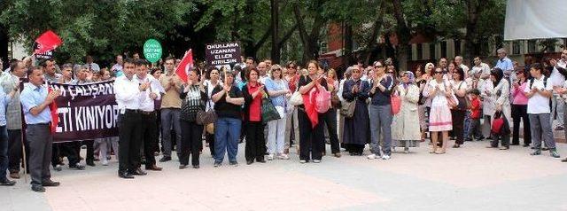 Çankırı'da Okul Bekçisi Ve Öğretmene Fiili Saldırı