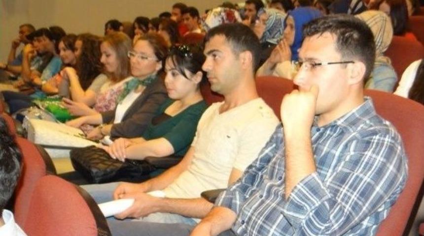 K&uuml;tahya'da 'tarihten G&uuml;n&uuml;m&uuml;ze T&uuml;rk D&uuml;nyası Ve T&uuml;rk&ccedil;e' Konulu Konferans