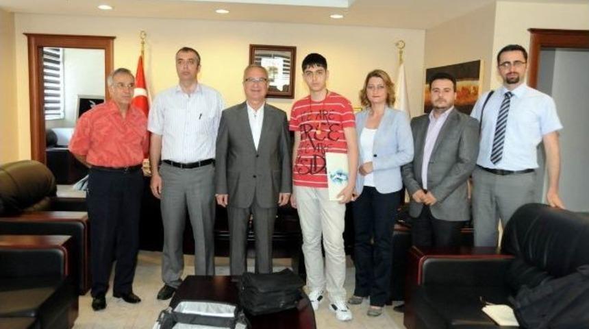 T&uuml;rkiye Birincisine &Ouml;d&uuml;l