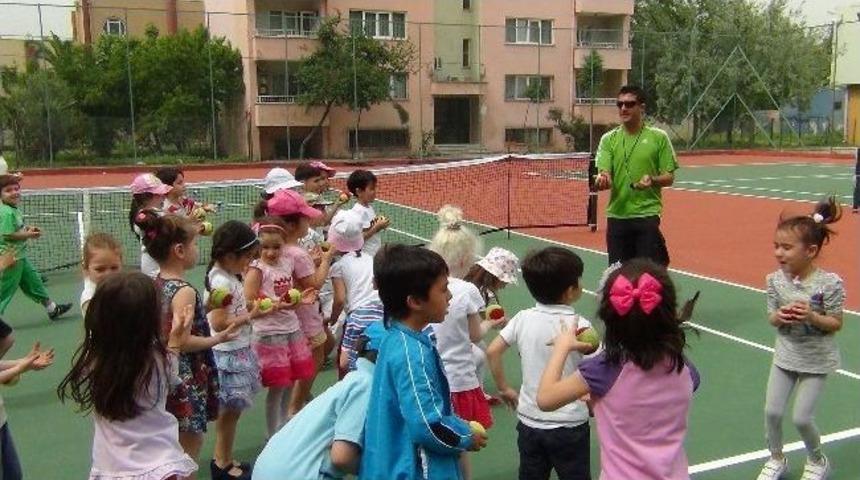 Aydınlı Minikler Tenisle Tanıştı