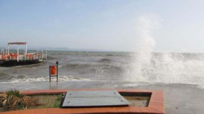 Edremit K&ouml;rfezi'nde Kuvvetli Lodos