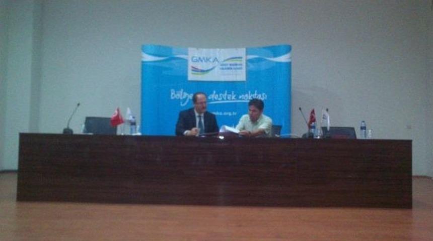 Ayvalık&rsquo;taki Ayal, Okuyor, Okutuyor