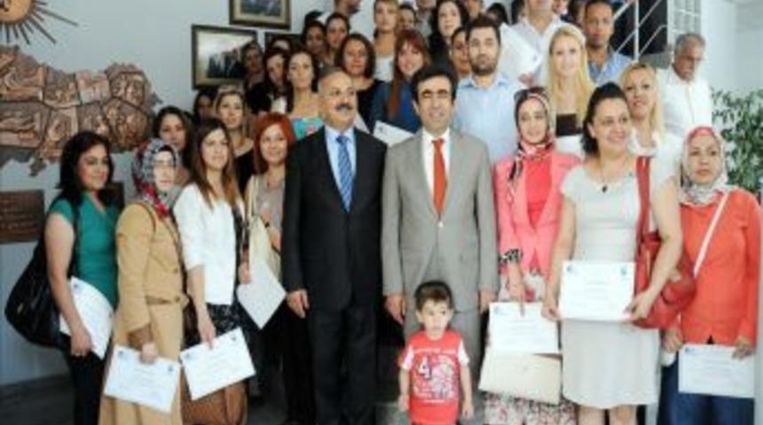 Uygulamalı Girişimcilik Eğitimi'nde Kursiyerler Sertifika Aldı