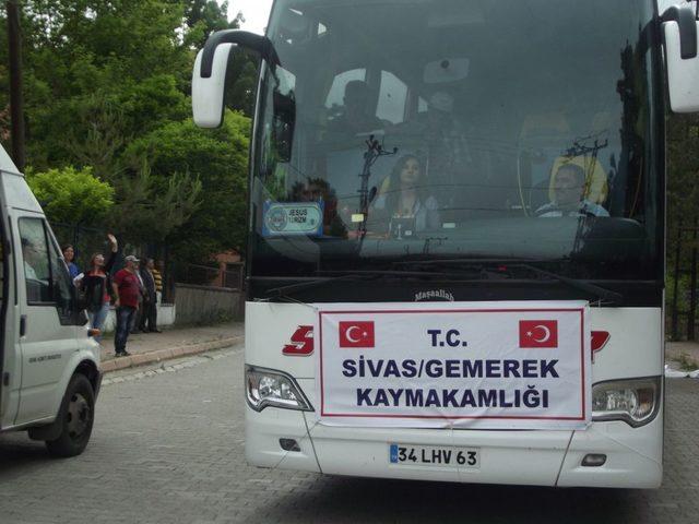 Gemerek'te Başarılı Öğrenciler Konvoyla Çanakkale'ye Uğurlandı