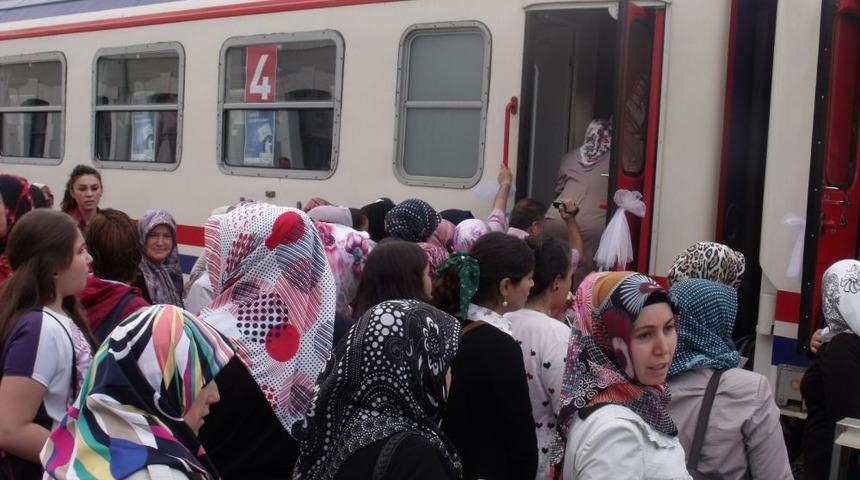 Uşak'tan İzmir'deki K&uuml;lt&uuml;r Ş&ouml;leni'ne &Ouml;zel Tren Kaldırılıyor