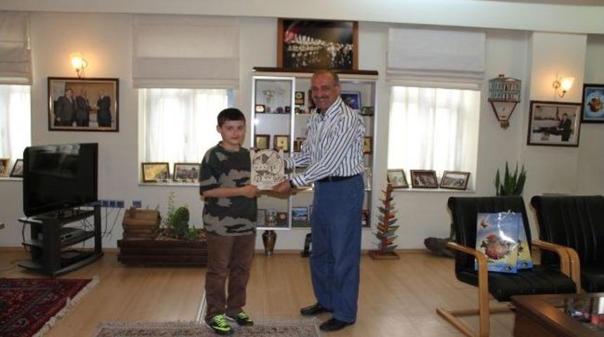 &Uuml;rd&uuml;nl&uuml; &Ouml;ğrenciler Başkan Aşkın&rsquo;ı Ziyaret Etti