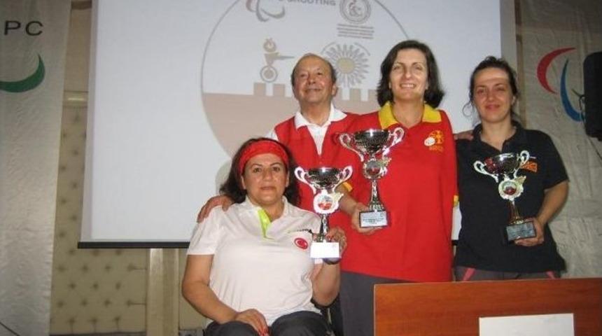 Başkasının Tabancası İle D&uuml;nya İkincisi Oldu