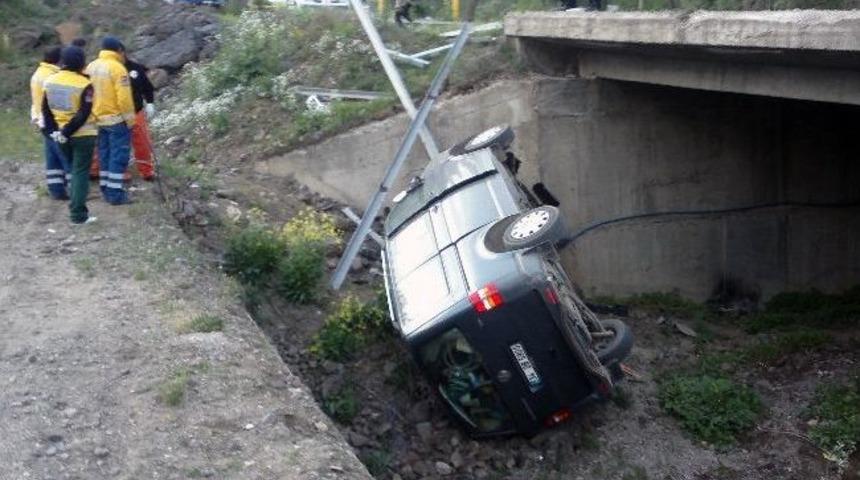 G&uuml;m&uuml;şhane'de Trafik Kazası: 1 &Ouml;l&uuml;