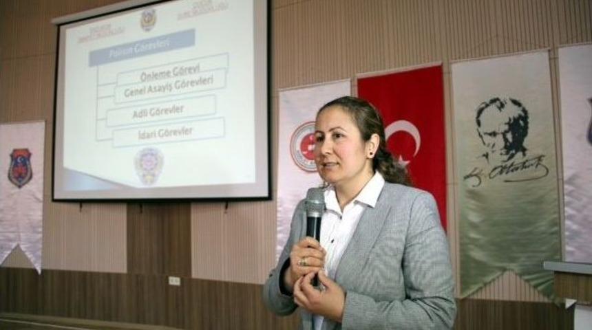 &Ouml;ğrenciler G&uuml;venli İnternet Konusunda Bilgilendirildi