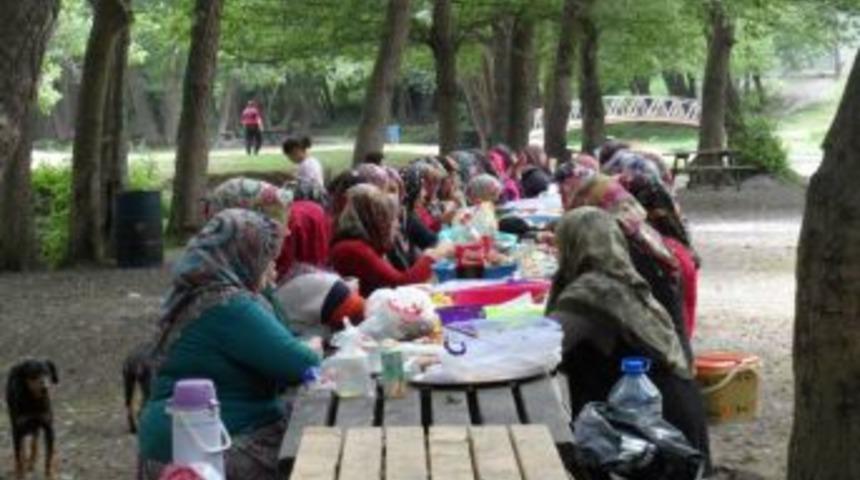 &Ccedil;amlıbel k&ouml;y&uuml; bayan kuran kursu piknik d&uuml;zenledi