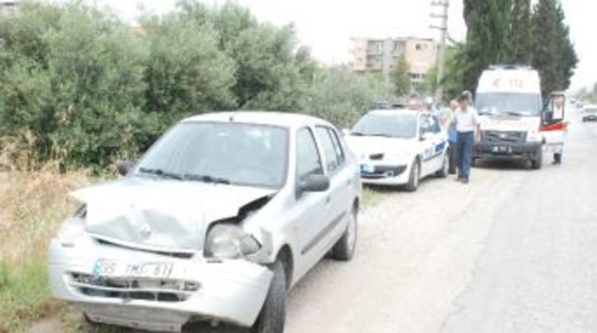 Torbalı'da Fidanlık &Ouml;n&uuml;nde Trafik Kazası