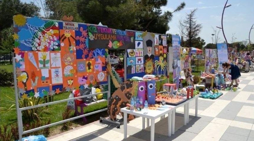 K&uuml;&ccedil;&uuml;k &Ouml;ğrencilerin B&uuml;y&uuml;k Eserleri