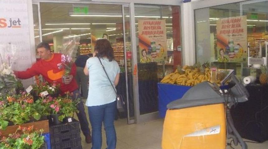 Yanan Alışveriş Merkezi Tadilat Sonrası Yeniden Hizmete A&ccedil;ıldı