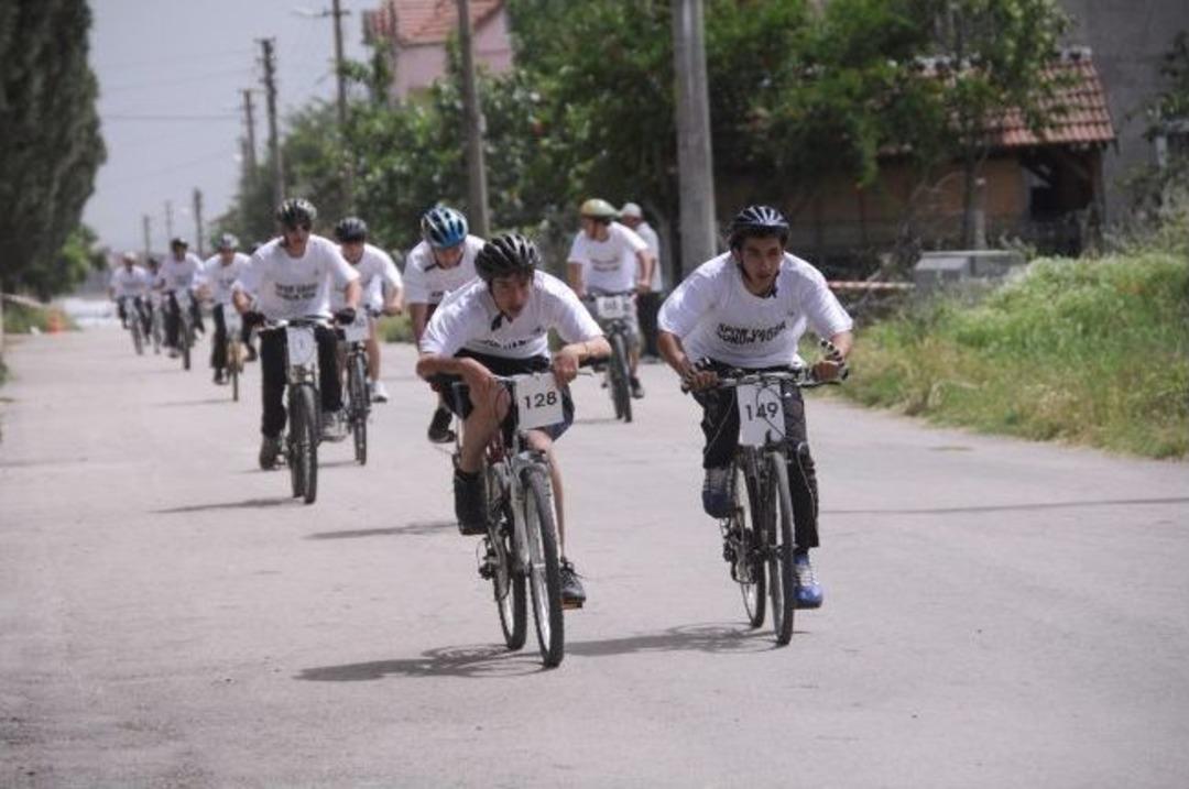 Kartepe'de Gen&ccedil;lik Haftası Bisiklet Yarışları Yapıldı